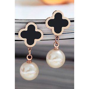 Clover Pearl Drop Earring